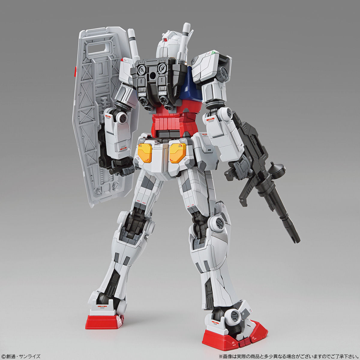 1/100 Scale Model RX-78F00 Gundam
