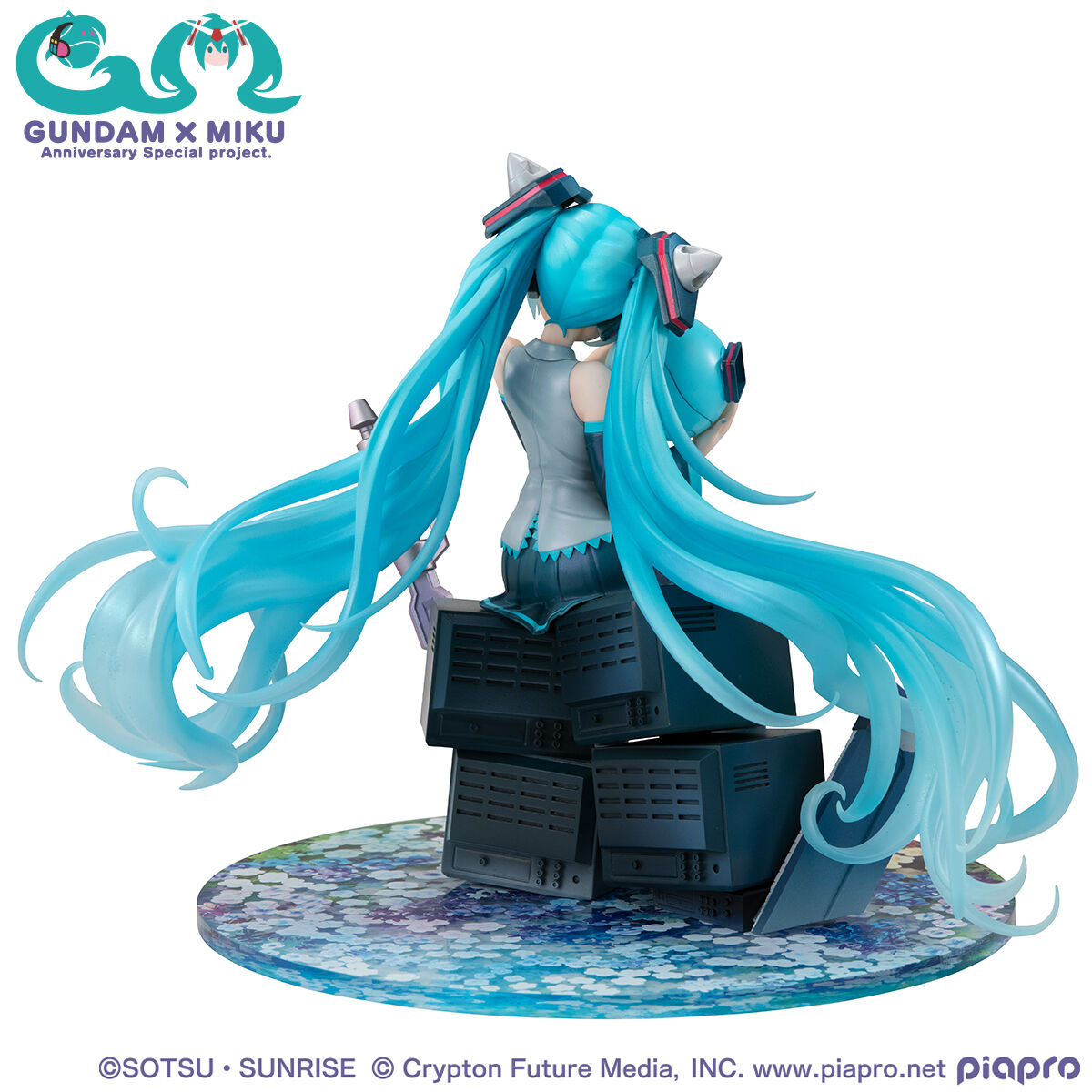 Megahobby Lucrea GN-0000 00 Gundam(Hatsune Miku Version)