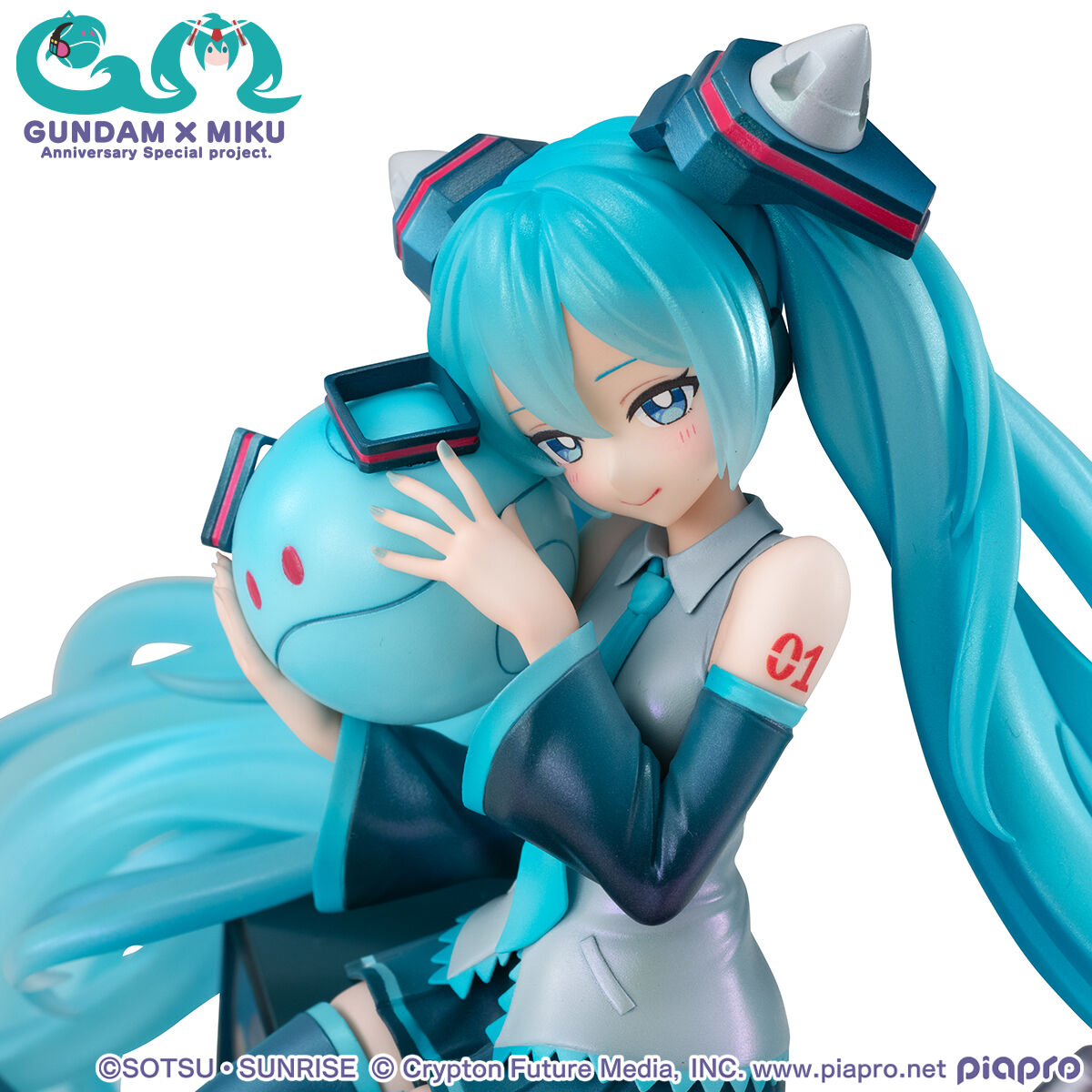 Megahobby Lucrea GN-0000 00 Gundam(Hatsune Miku Version)