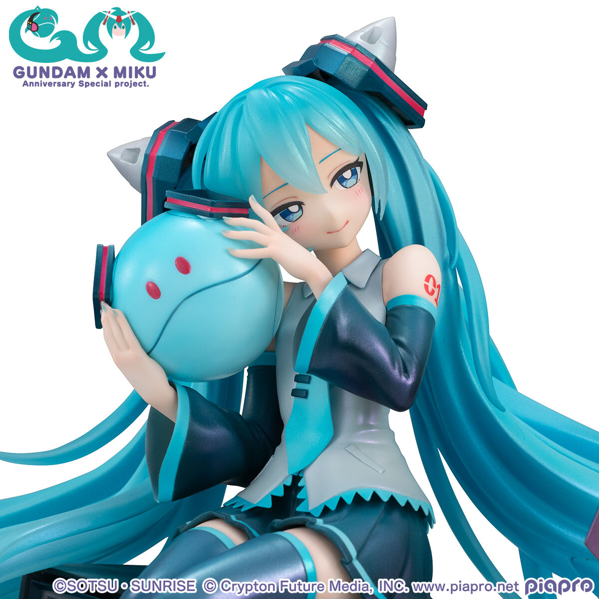 Megahobby Lucrea GN-0000 00 Gundam(Hatsune Miku Version)