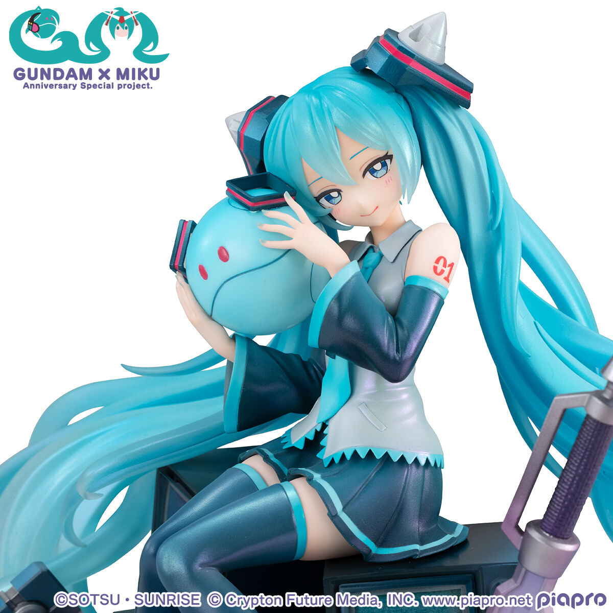 Megahobby Lucrea GN-0000 00 Gundam(Hatsune Miku Version)