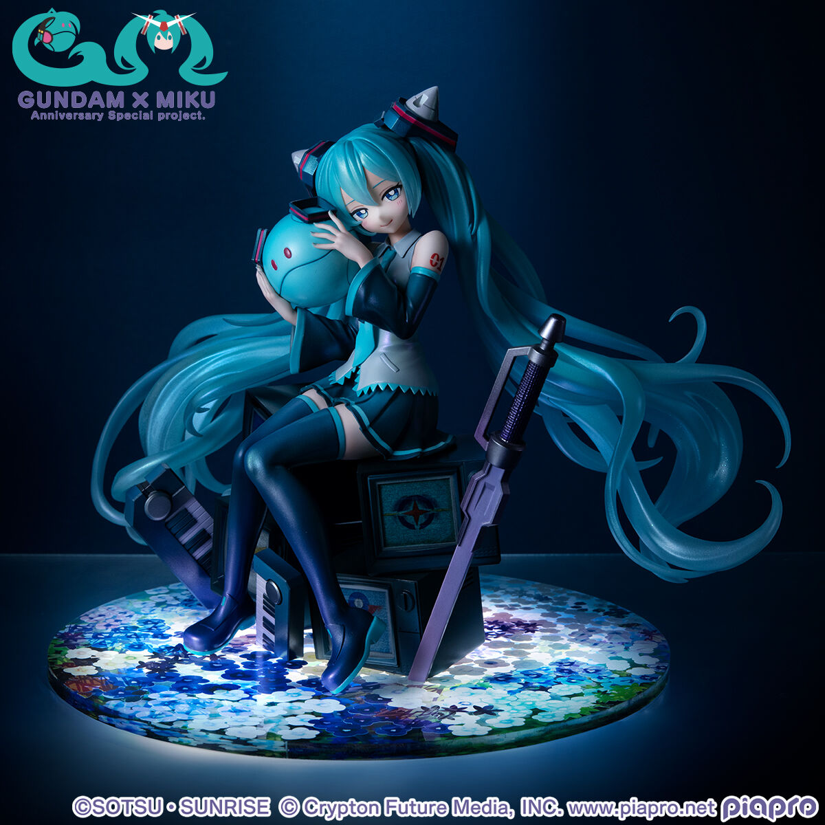Megahobby Lucrea GN-0000 00 Gundam(Hatsune Miku Version)
