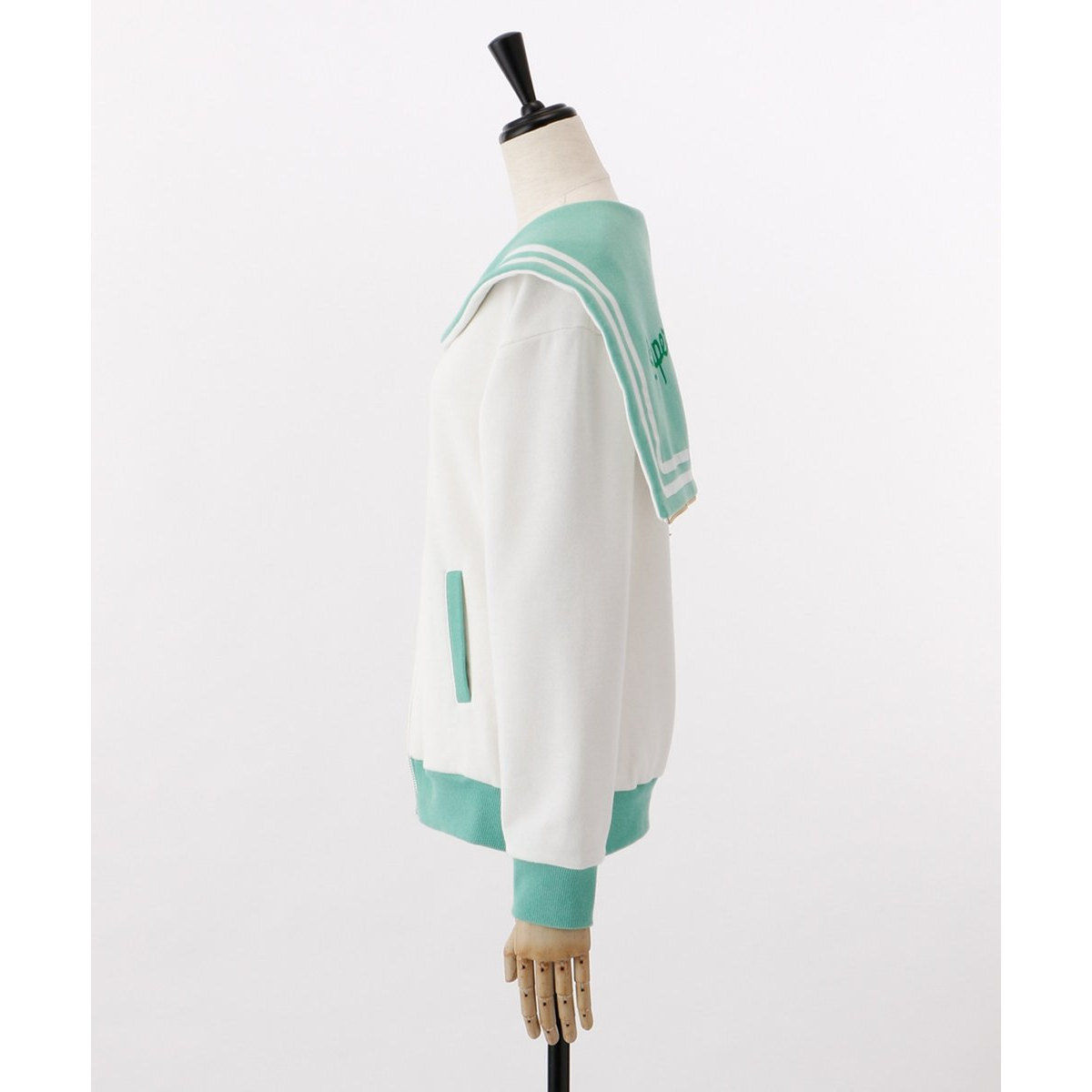 セール⭐︎【新品未使用】セーラームーンミュージアム　パーカー 美少女戦士セーラームーン ミュージアム：美少女戦士