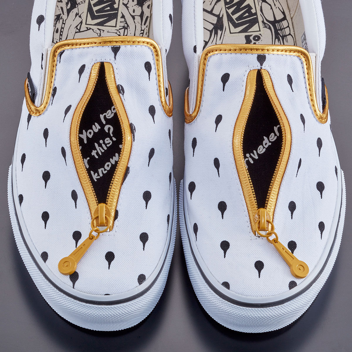 ジョジョの奇妙な冒険 黄金の風×VANS】コラボレーションスニーカー 