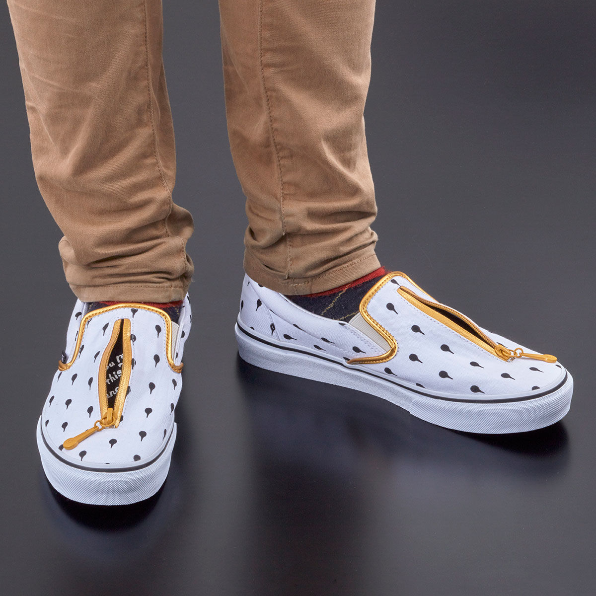 ジョジョの奇妙な冒険 黄金の風×VANS】コラボレーションスニーカー