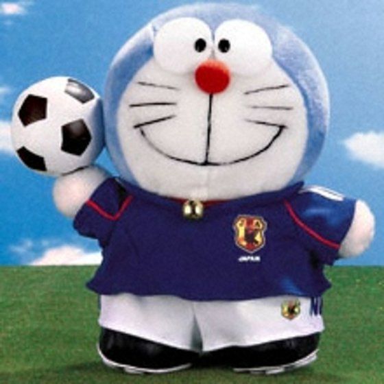 バンダイ公式サイト ドラえもんぬいぐるみ 02年度版サッカー日本代表チームバージョン 商品情報