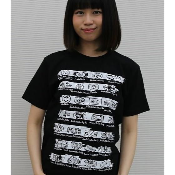 仮面ライダーシリーズ45周年記念　歴代変身ベルト柄Tシャツ（ブラック）