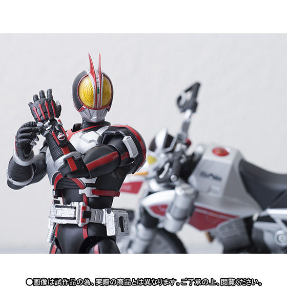 抽選販売】S.H.Figuarts オートバジン＆仮面ライダーファイズセット ...