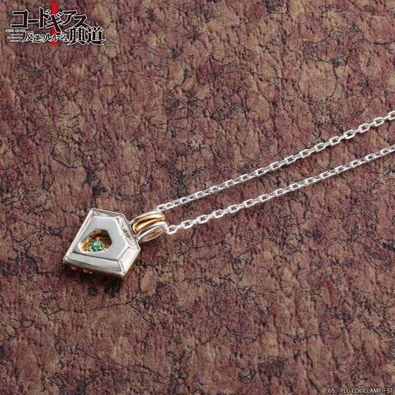 �R�[�h�M�A�X ���t�̃����[�V�� �~ THE KISS �R���{�l�b�N���X ��2�e