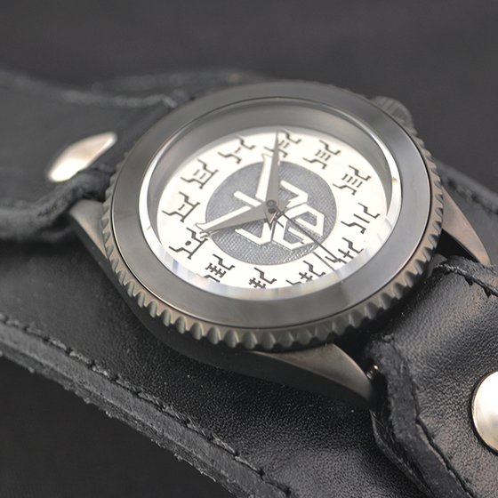 仮面ライダークウガ × Red Monkey designs Collaboration Wristwatch Silver925 High-End Model