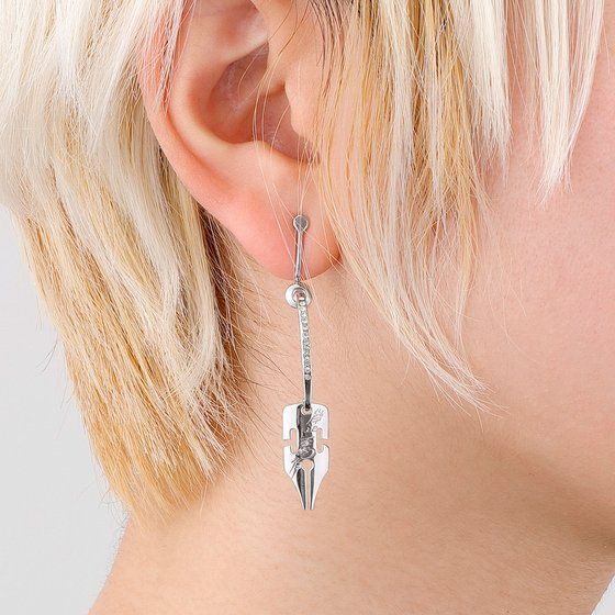 岸辺露伴　ピアス　Gペンピアス　ゴールド　ジョジョ Amazon.co.jp: ジョジョの奇妙な冒険 岸辺露伴は動かない 岸辺