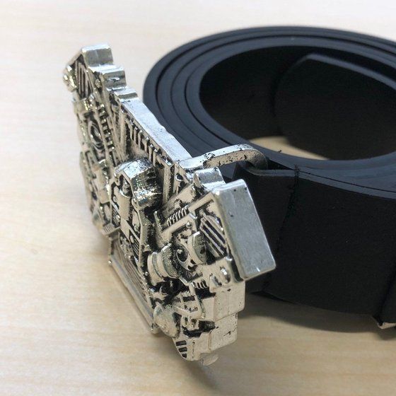 ���ʃ��C�_�[W�@ �ϐg�x���g���@�J�W���A���x���g