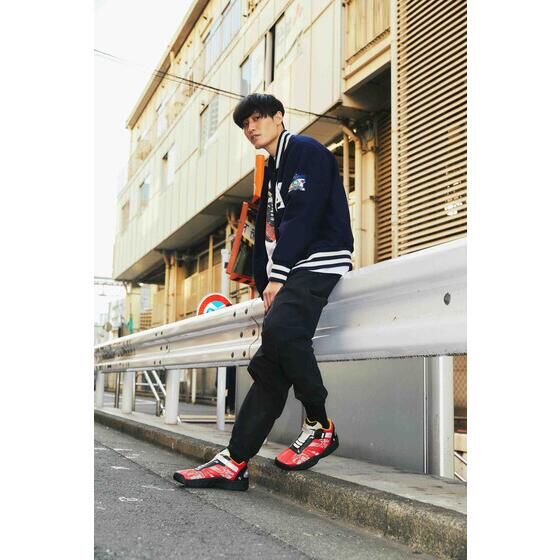 atmos �~ HENSHIN by KAMEN RIDER TYPE RYUKI SNEAKERS T-SHIRT�@atmos original ver.