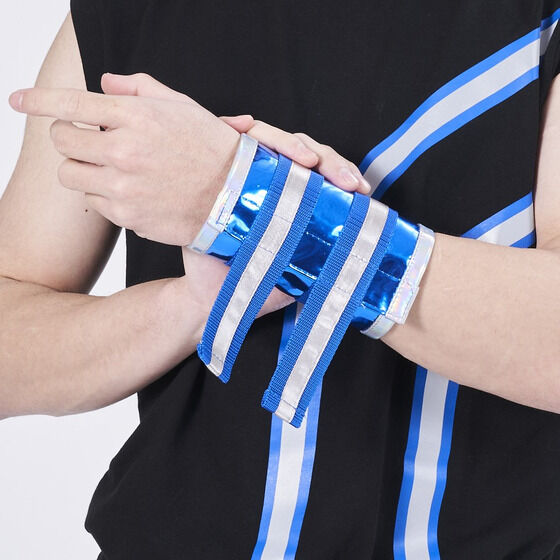 ���l����L���O�I�[�W���[�~GUT'S DYNAMITE CABARETS�@�����}�E�K�X�g�@�u���X