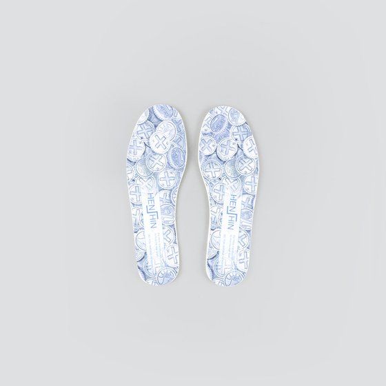 ���ʃ��C�_�[OOO �X�j�[�J�[ �bHENSHIN by KAMEN RIDER