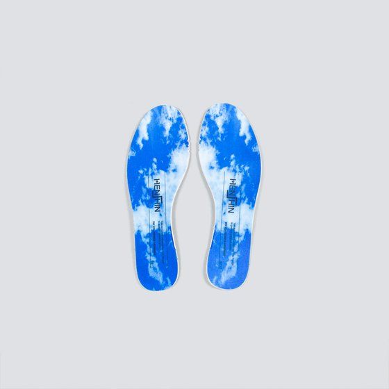 ���ʃ��C�_�[�N�E�K�@�X�j�[�J�[  �bHENSHIN by KAMEN RIDER