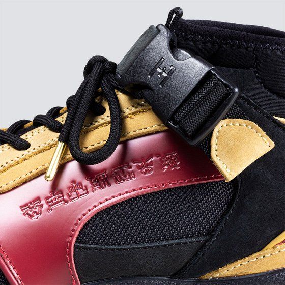 ���ʃ��C�_�[�N�E�K�@�X�j�[�J�[  �bHENSHIN by KAMEN RIDER