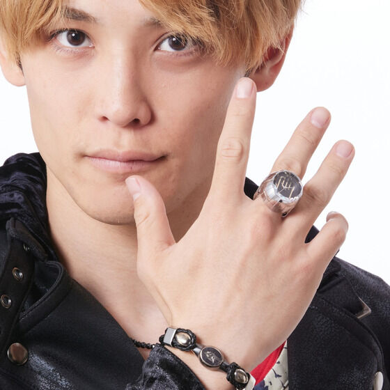 ʃC_[EBU[h@hCo[IEBU[hO@w֎vyLive Action Watchz