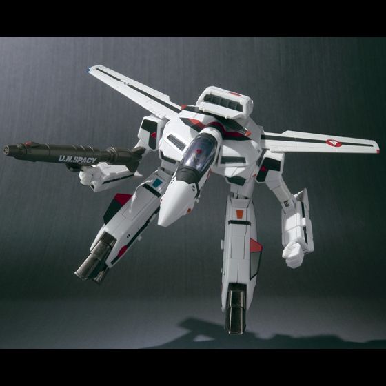 バンダイ VF-1J バルキリー 一条 輝 機 1/55スケール Amazon.co.jp: VF-1J バルキリー（一条輝機）‑STORE LIMITED
