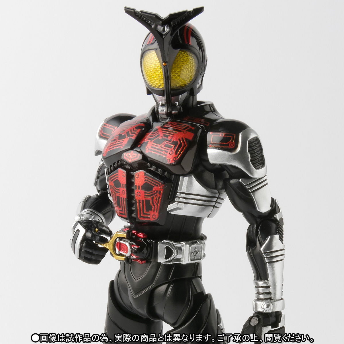 【抽選販売】S.H.Figuarts（真骨彫製法） 仮面ライダーダークカブト