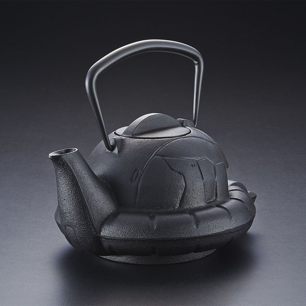 南部鉄器 鉄瓶 ｚａｋｕ 2次 19年3月発送 機動戦士ガンダム 趣味 コレクション バンダイナムコグループ公式通販サイト