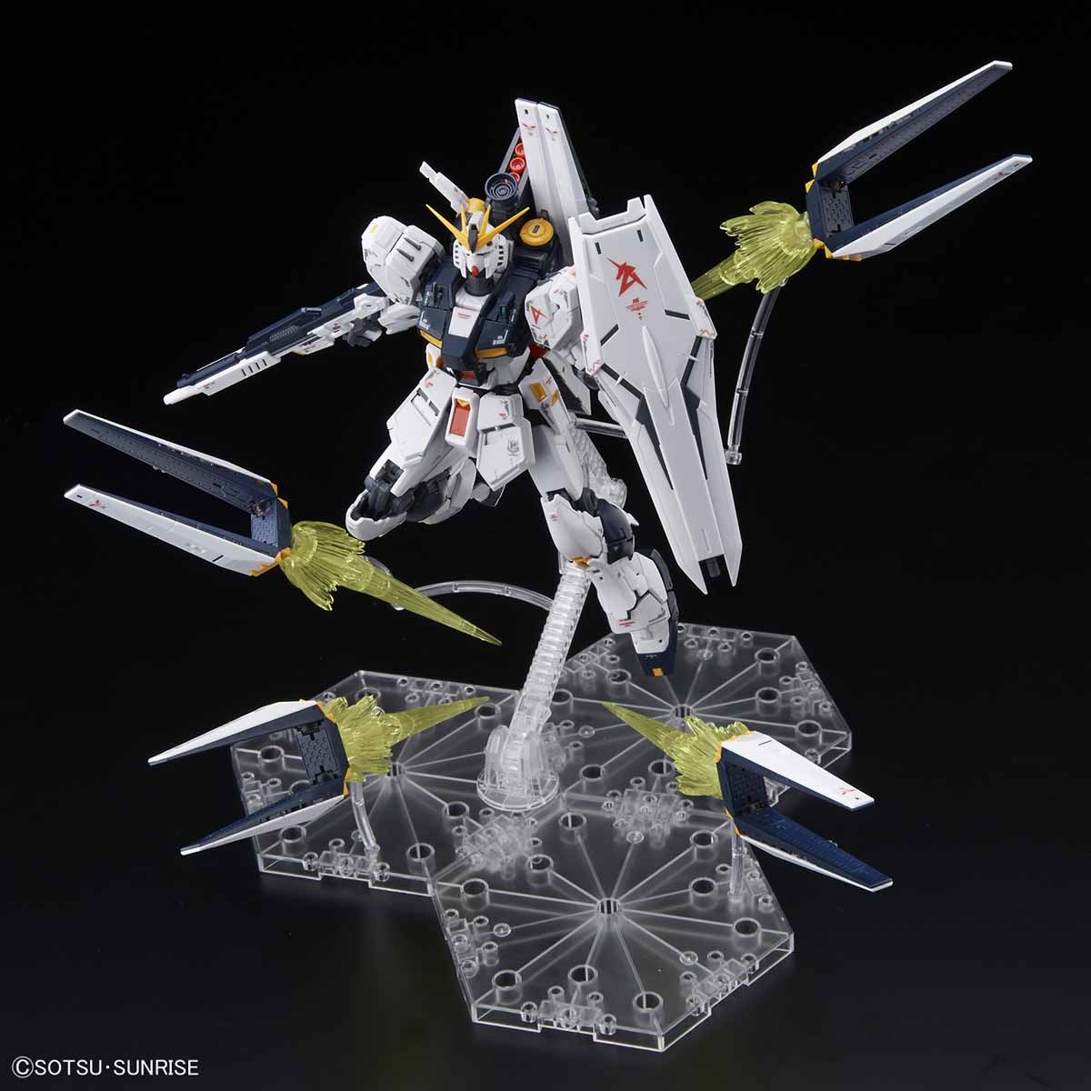 RG 1/144 RX-93 Nu Gundam(Action Base 4 Clear Color + Figure-rise Effect Jet Effect(Clear Yellow))