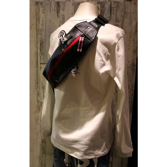 SEAL×仮面ライダーコラボ ボディバッグ 三角 タイヤチューブ素材 黒 肩掛け SEAL×仮面ライダーコラボ ボディバッグ 三角 タイヤチューブ素材