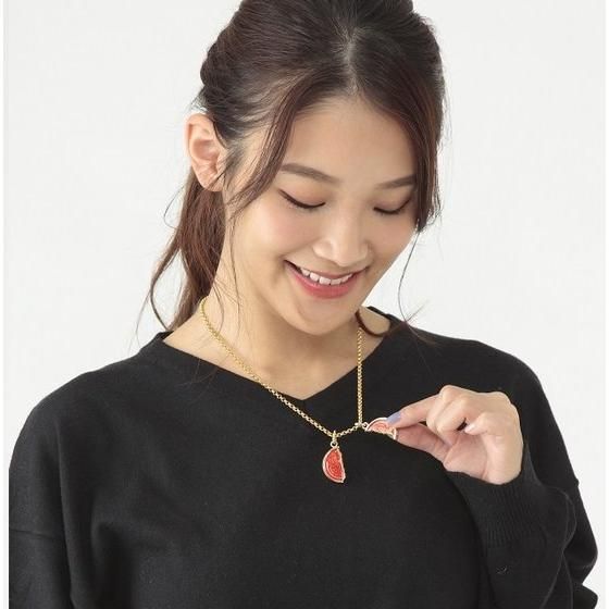 仮面ライダーオーズ 限定 アンクの割れたメダルペンダント ネックレス 仮面ライダーオーズ／OOO アンクの割れたメダルペンダント