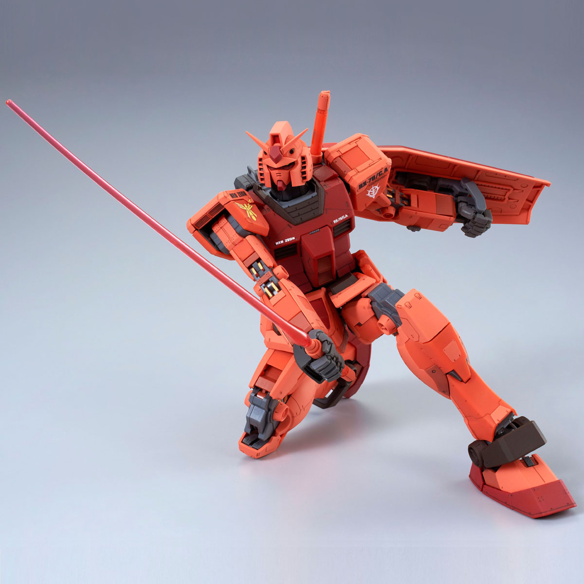 ＭＧ 1/100 キャスバル専用ガンダム Ｖｅｒ．３．０【再販】 【２次