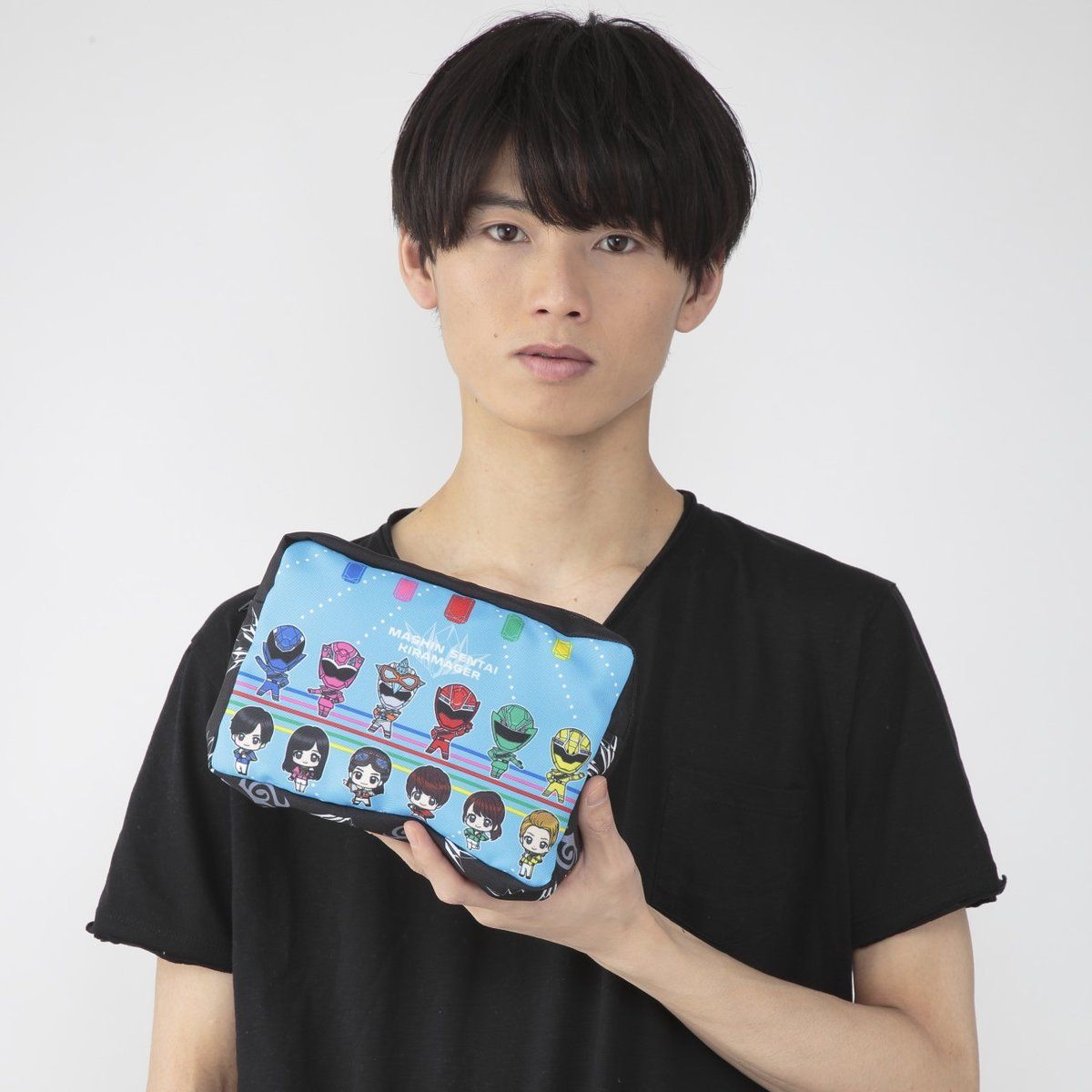 魔進戦隊キラメイジャー デフォルメ柄 マチありポーチ | 魔進戦隊キラ