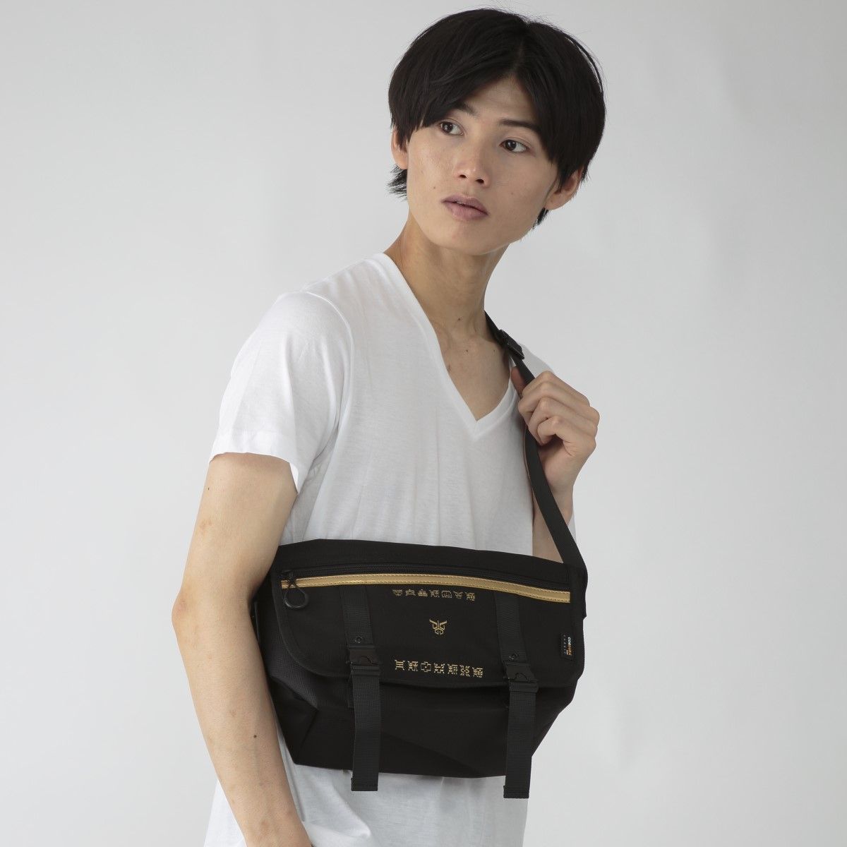 仮面ライダークウガ ダブルバックルメッセンジャーバッグ | 仮面