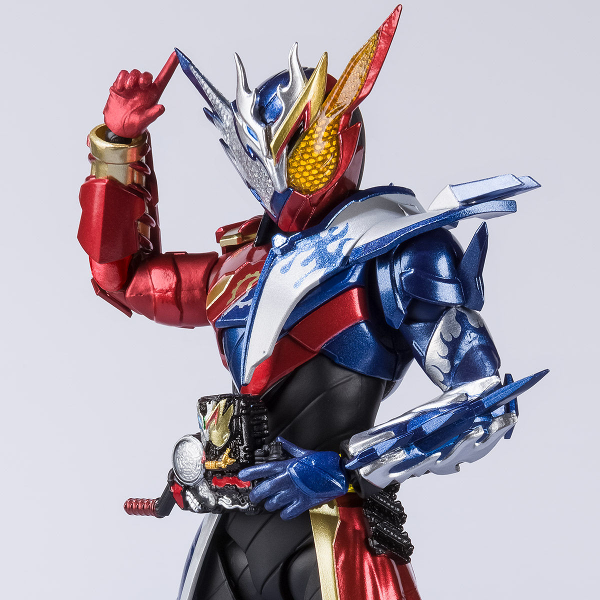 抽選販売】S.H.Figuarts 仮面ライダービルド クローズビルドフォーム