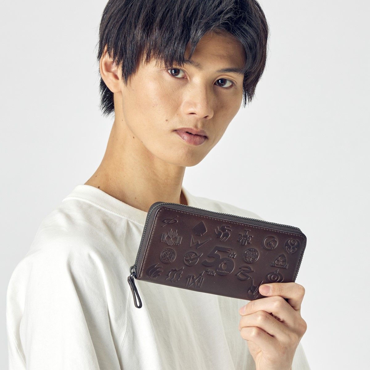 仮面ライダー50th デザイン 本革ラウンドファスナー長財布（ブラウン