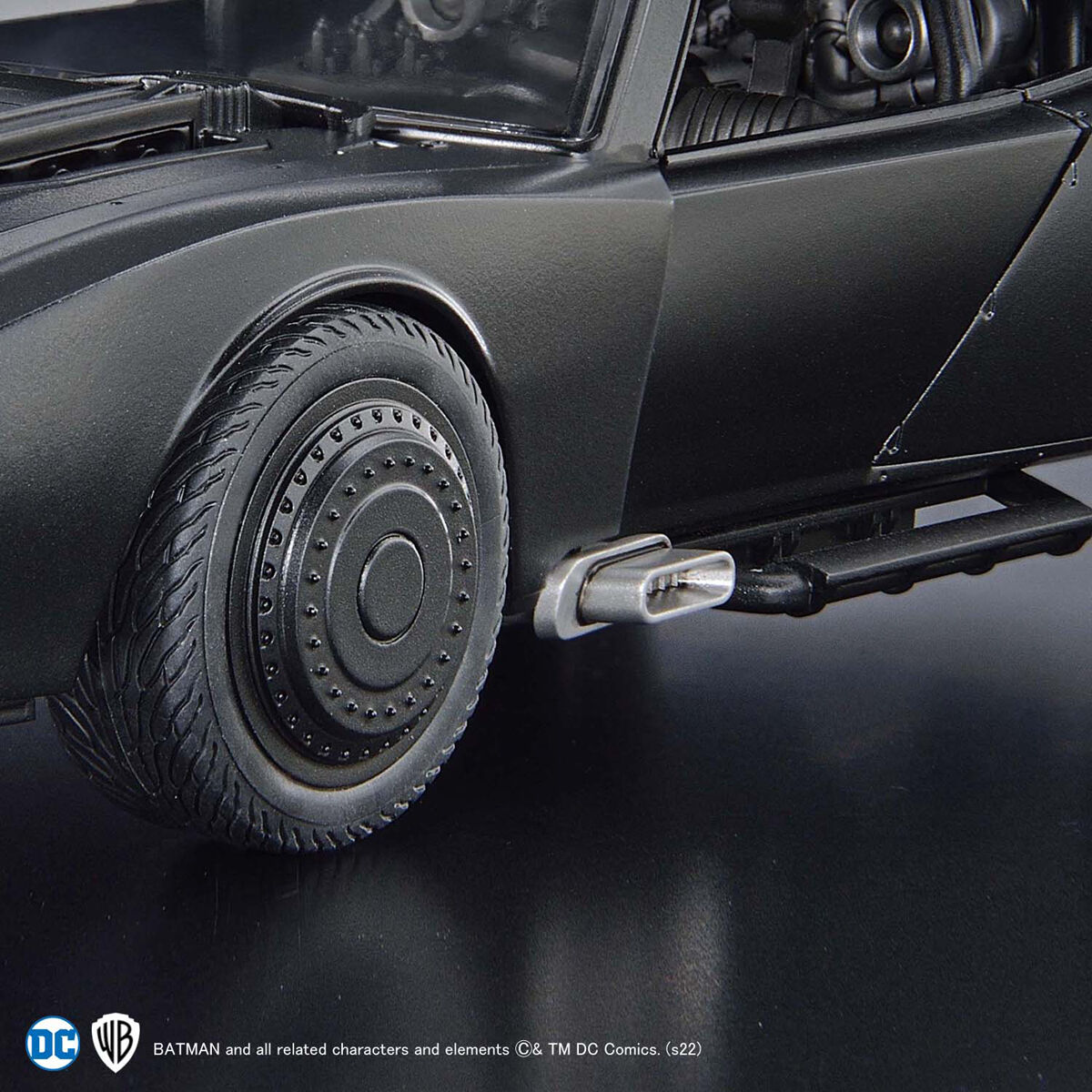 1/35 SCALE バットモービル(ザ・バットマンVer.)|バンダイ 1/35 SCALE バットモービル(ザ・バットマンVer.)|バンダイ
