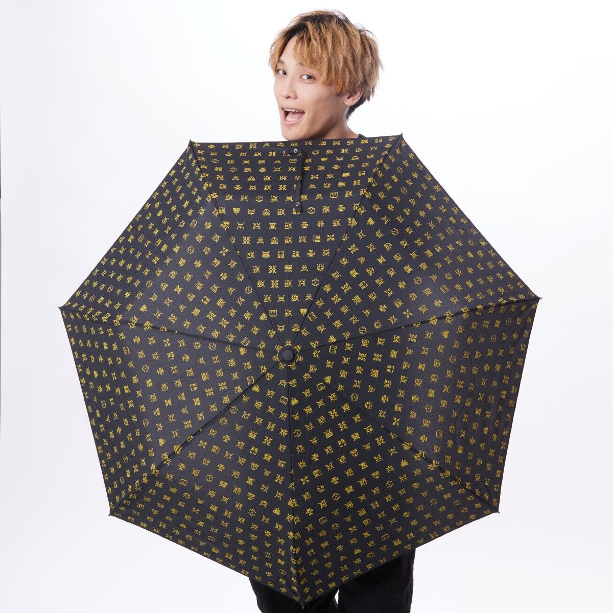 超クウガ展　傘 GnsPVPubUAAusxM.jpg