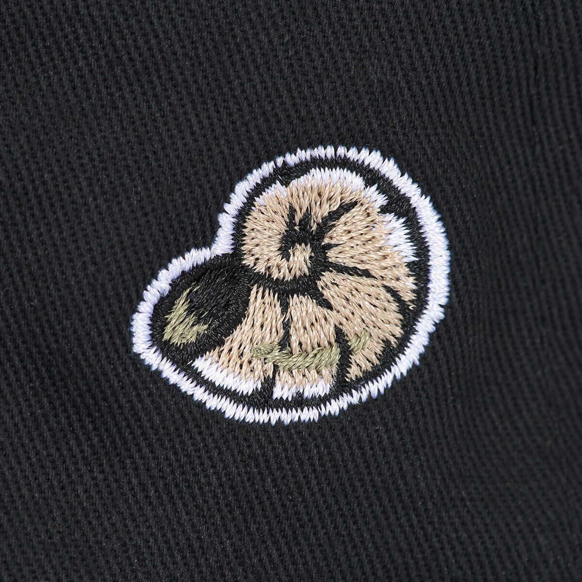 ディズニーツイステッドワンダーランド ワンポイント刺繍キャップ オクタヴィネル ディズニー ツイステッドワンダーランド ファッション アクセサリー バンダイナムコグループ公式通販サイト