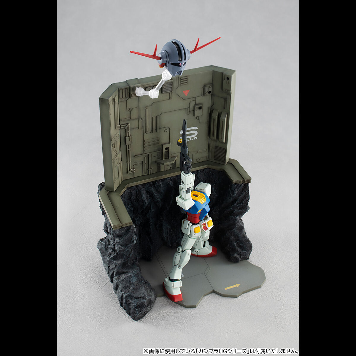 ラストシューティングに向かうガンダム ガンプラ　完成品　1/144 バンダイ