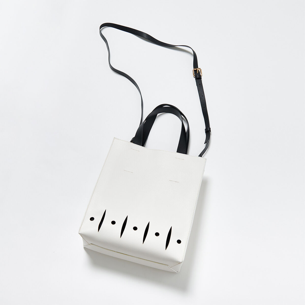 ONOFFYFREE×BLEACH カッティングトートバッグ | BLEACH ファッション