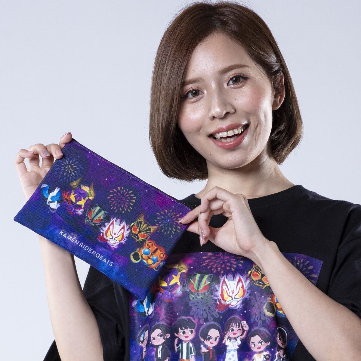 仮面ライダーギーツ デフォルメ ポーチ 花火柄 | 仮面ライダーシリーズ