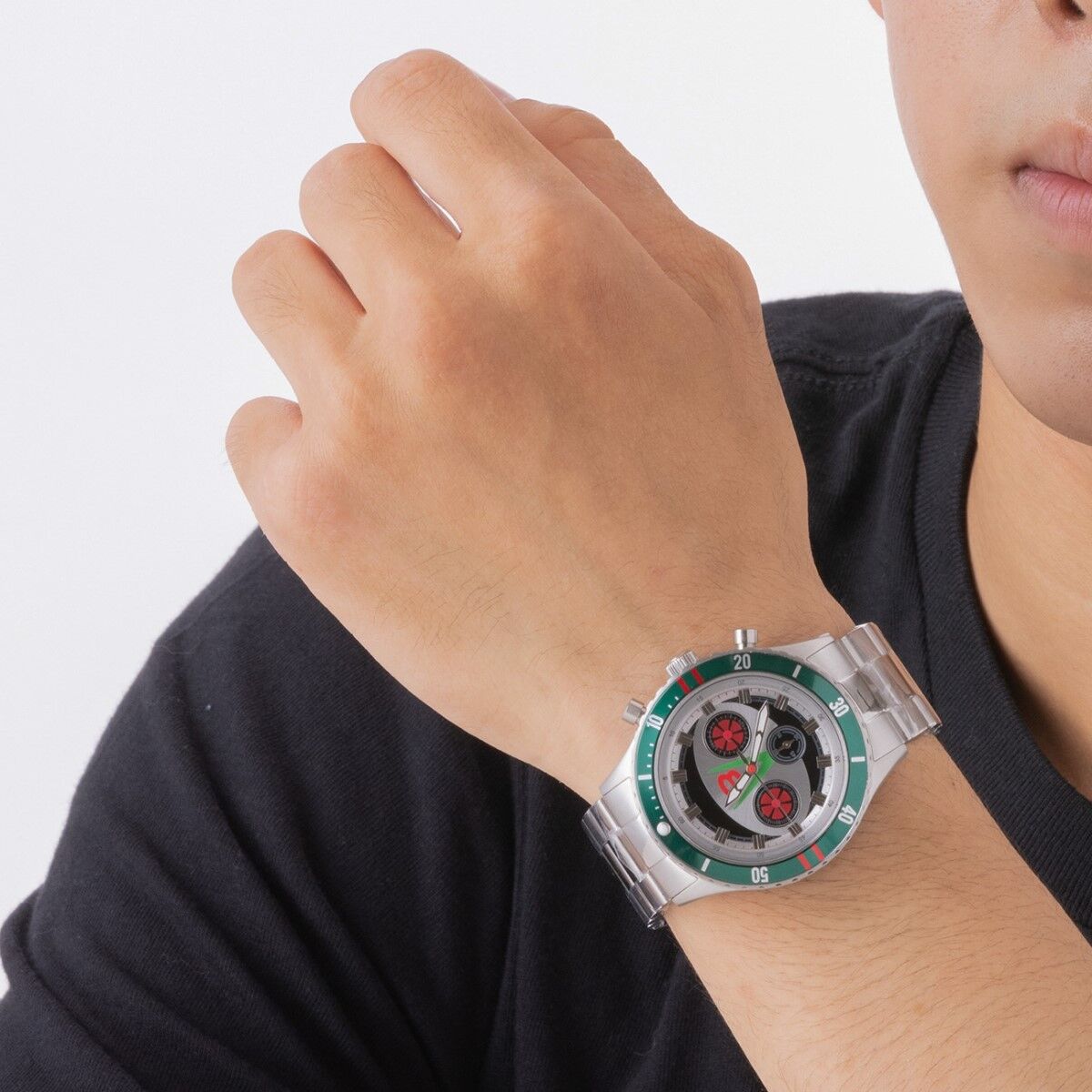12,960円仮面ライダー V3 クロノグラフ 腕時計 Live Action Watch
