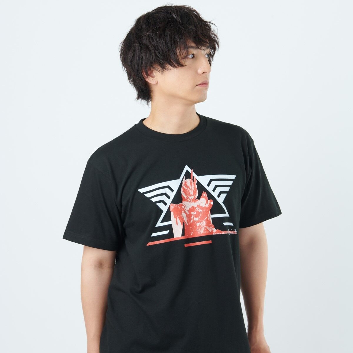 仮面ライダーガッチャード Tシャツ 仮面ライダーマジェード柄 | 仮面