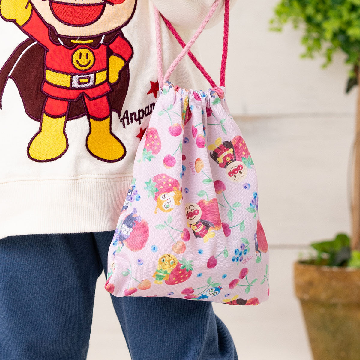 アンパンマン 巾着袋 ピンク60枚セット 水彩フルーツ総柄お着替え巾着｜アイテム｜アンパンマンキッズ