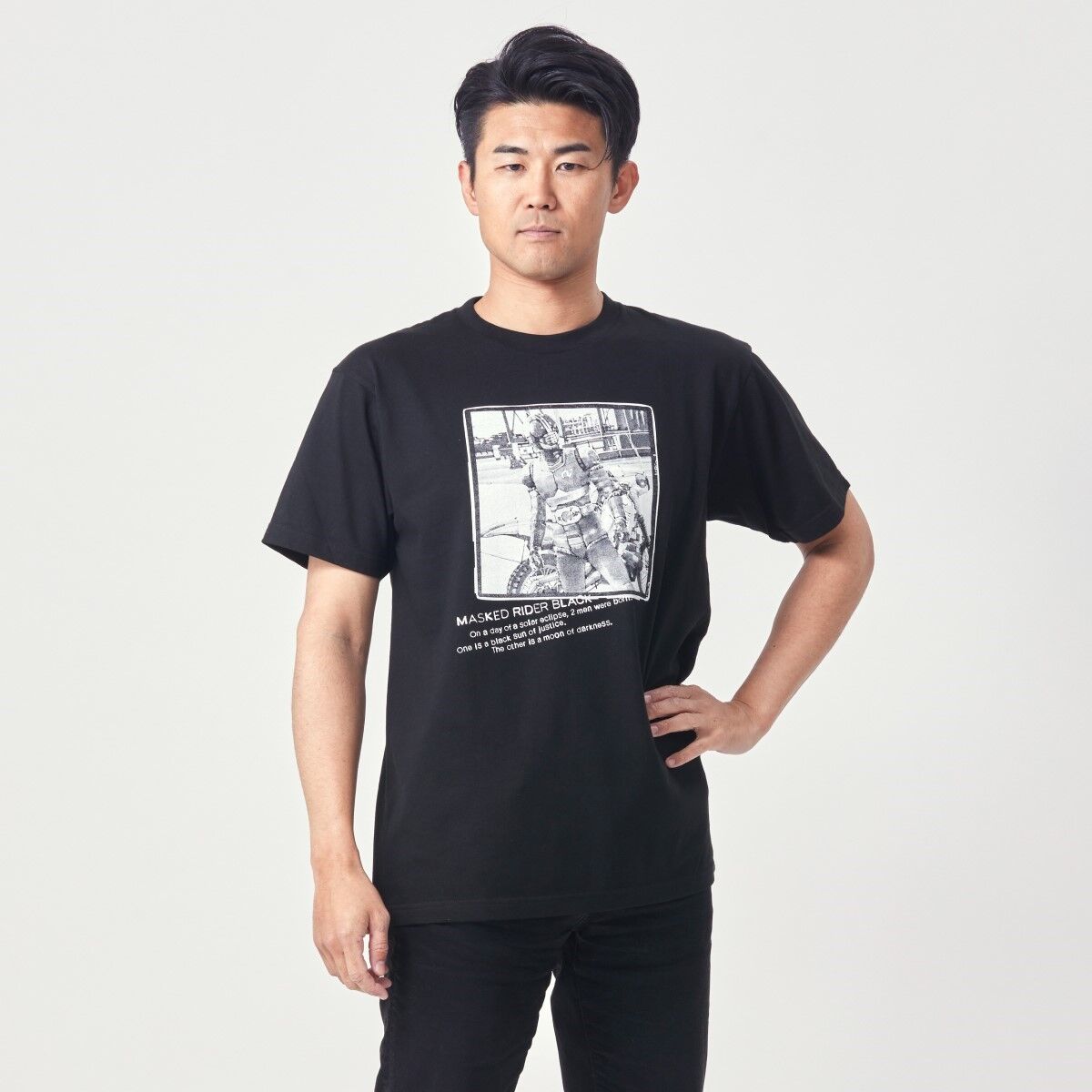 菅原芳人計画 仮面ライダーBLACK Tシャツ | 仮面ライダーシリーズ