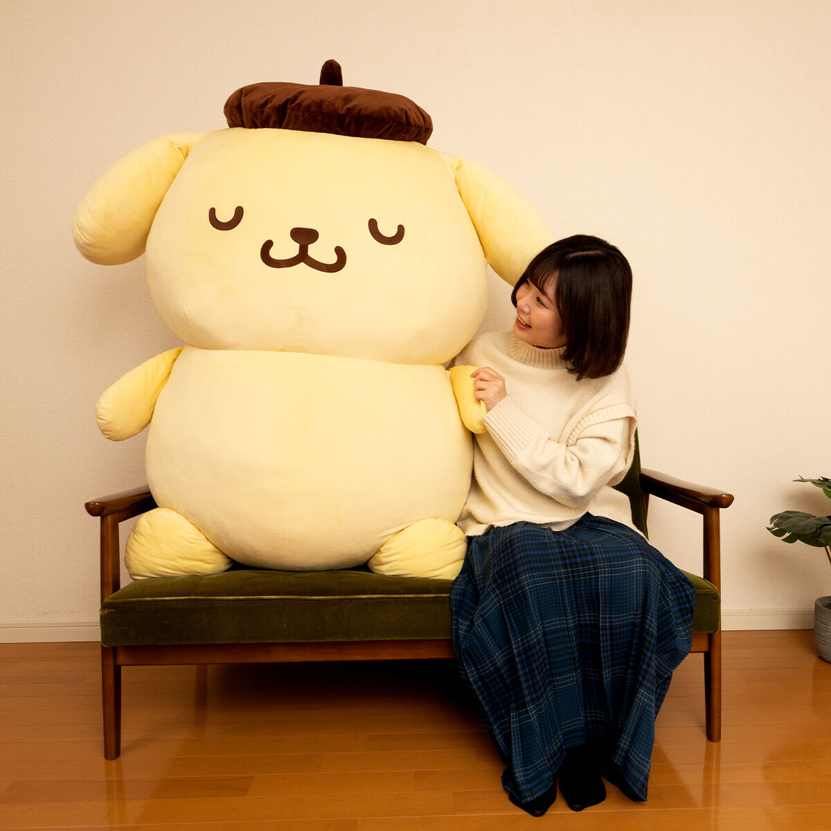 すべて受け入れるポムポムプリン　ぬいぐるみ　サンリオ すべてを受け入れるポムポムプリン」超巨大クッションが登場