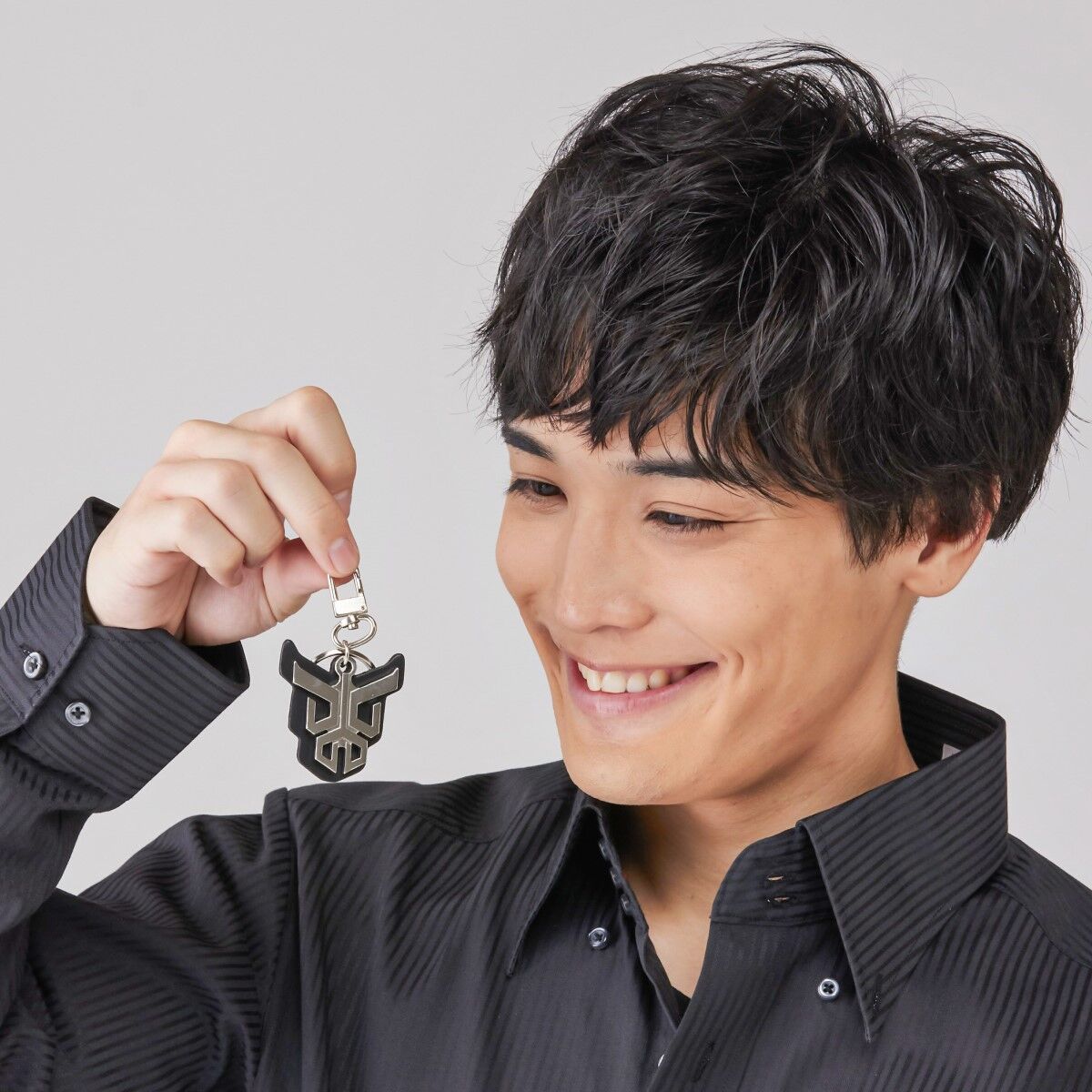 仮面ライダークウガ クウガマーク レザーキーホルダー | 仮面ライダー