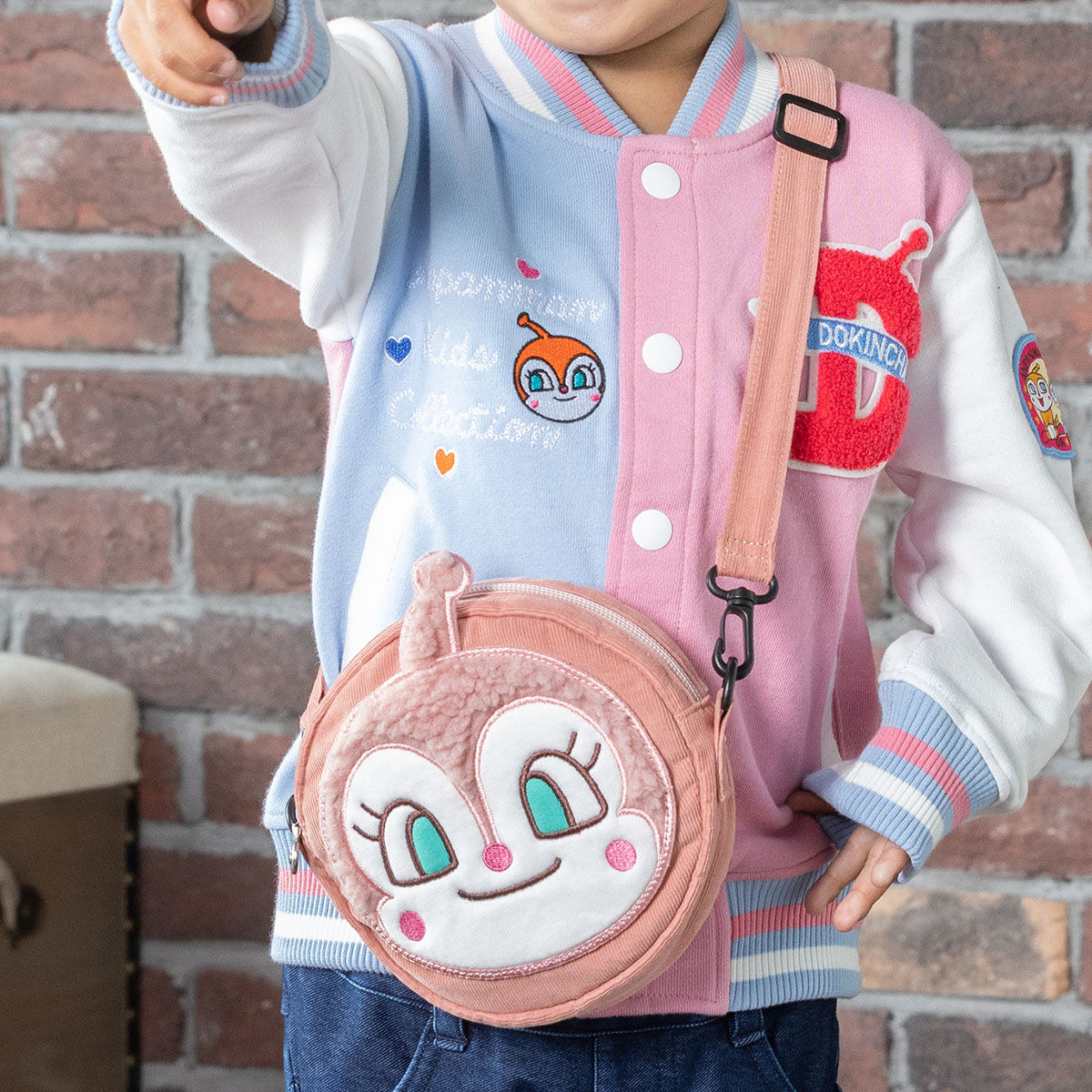 ドキンちゃんボアポーチポシェット | それいけ！アンパンマン