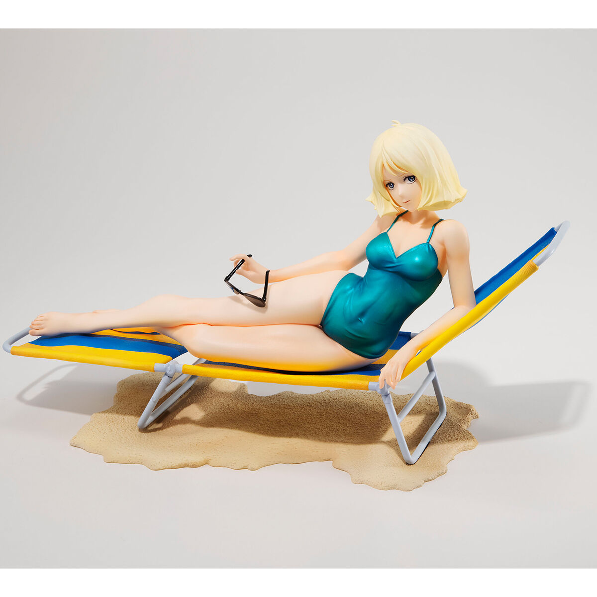 セイラ・マスフィギュア 機動戦士ガンダム』制服姿のセイラ・マスのフィギュアが抽選販売