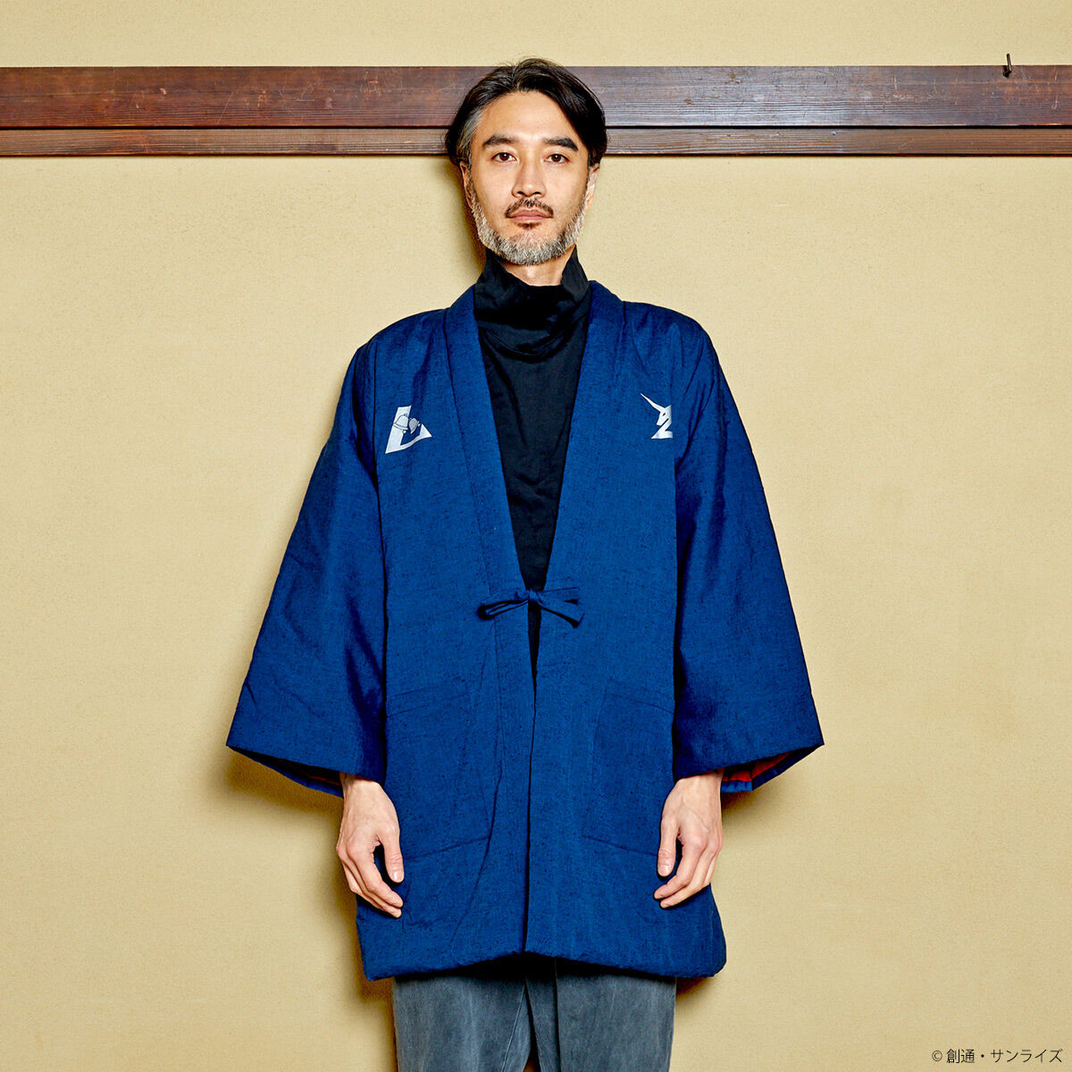 新品 STRICT-G 宮田織物 νガンダム 逆襲のシャア 半纏ロング STRICT-G JAPAN 宮田織物『機動戦士ガンダム 逆襲のシャア』半纏ロング