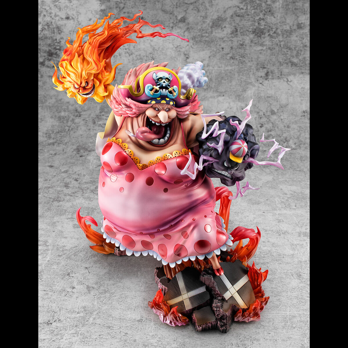 ワンピース シャーロット・リンリンビッグ・マム 四皇 フィギュア 新品 ONE PIECE」より四皇のビッグ・マムが30cm超えの大きなサイズで立体化