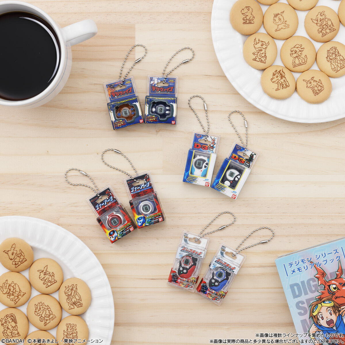 【希少】デジモンアドベンチャー展 来場特典 限定グッズ 記念メダル風ピンズ B デジヴァイス パッケージチャーム＆ビスケット(10個入) | デジモン
